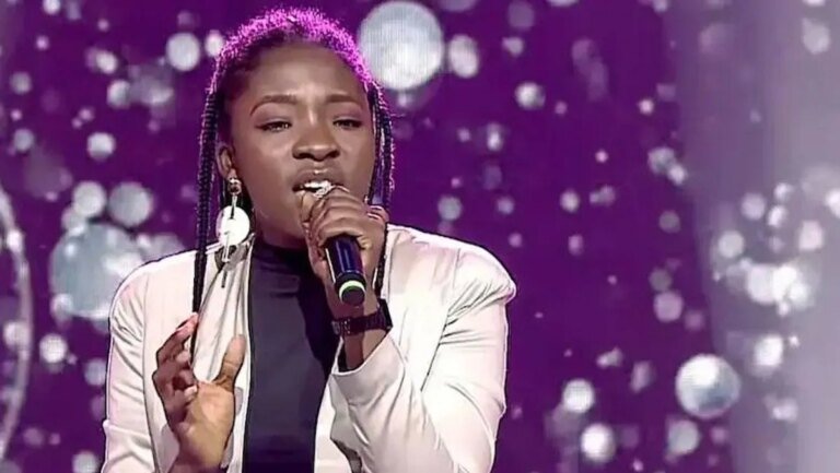 ifunanya-nwangene-bei-the-voice-nigeria-kam-sie-bis-in-die-k-o-runde.jpg