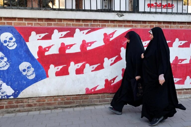 iran_donna_murales_afp.jpeg