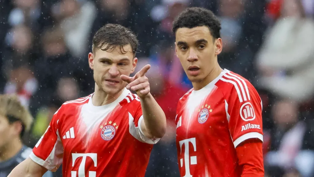 joshua-kimmich-fc-bayern-muenchen-06-und-jamal-musiala-fc-bayern-muenchen-10-im-dialog-deutschland-f.webp