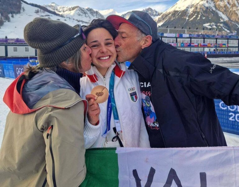 lucia_dalmasso_con_mamma_elena_e_papa_pietro.jpeg