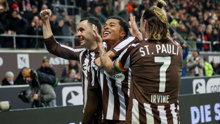 matchwinner-paulis-joel-chima-fujita-m-traf-zum-sieg-gegen-bremen.jpg