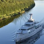 megayacht-norn-faehrt-im-nord-ostsee-kanal-megayacht-norn-drives-at-north-baltic-sea-channel-1038805.webp