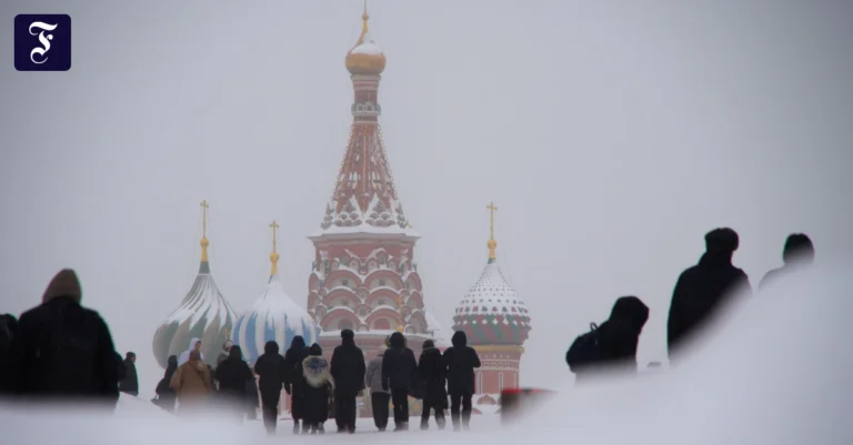 menschen-spazieren-in-moskau.webp.webp