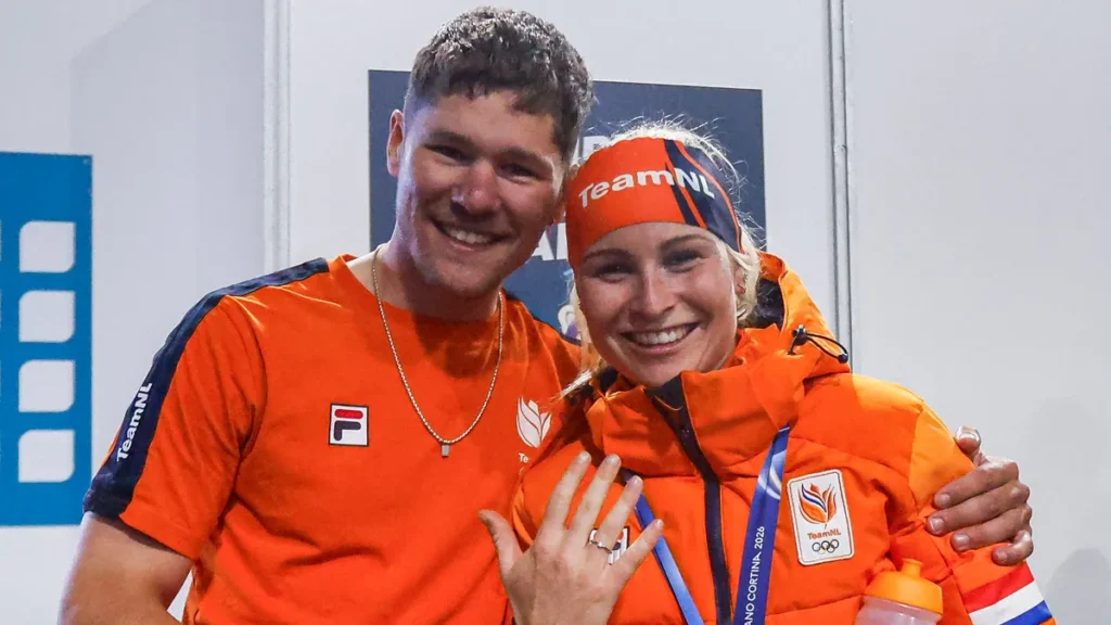 milano-cortina-2026-winter-olympics-speed-skating-eisschnelllauf-italy-mike-dogterom-after-proposing.webp