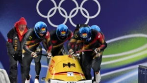 olympia-2026-der-viererbob-mit-johannes-lochner-pilot-thorsten-margis-joern-wenzel-und-georg-fleisch.webp