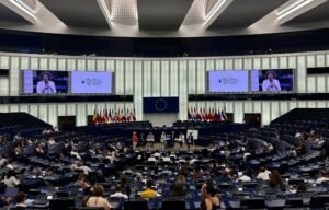 parlement-europeen-lors-de-la-remise-du-plaidoyer-1771849233_24eada2fe7c8658eada2fe7c8d02bdv_.jpg