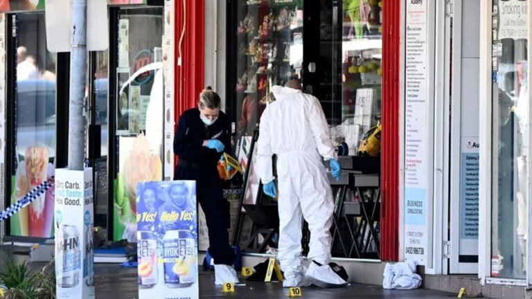 polizei-und-forensiker-am-tatort-nach-einem-messerangriff-in-sydney.jpg