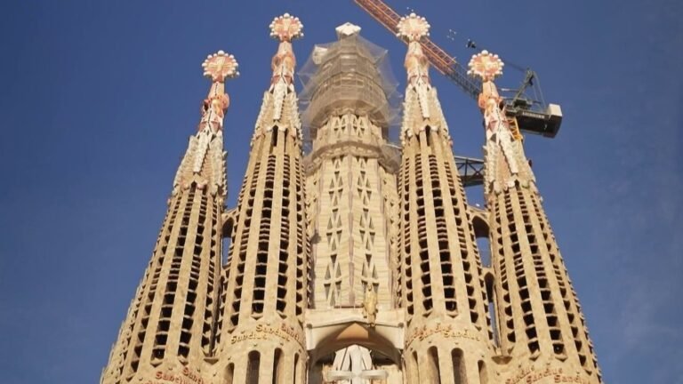 sagrada-familia-20h-698e41f020354410446256.jpg