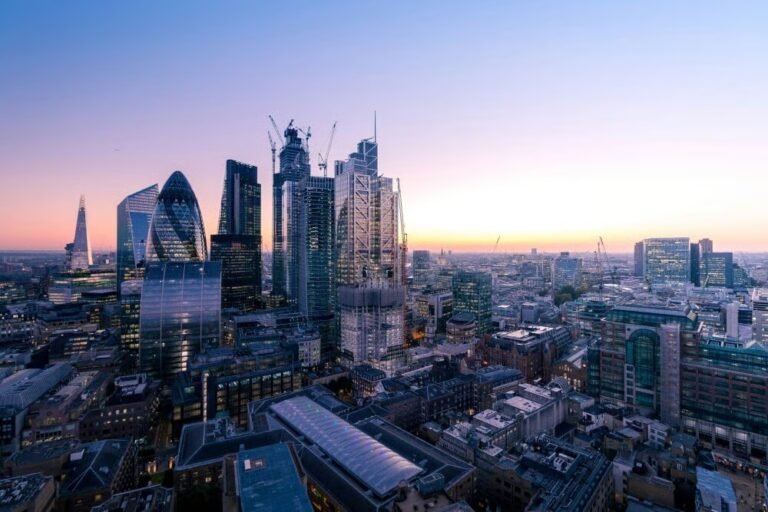 skyline-de-la-city-a-londres-1767347522_87f28f4a95b868bf28f4a95b86ff28v_.jpg