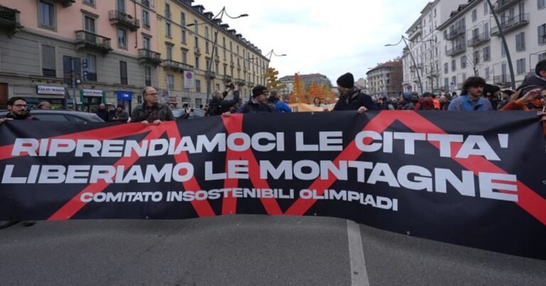 striscione-corteo-milano-1200.jpg