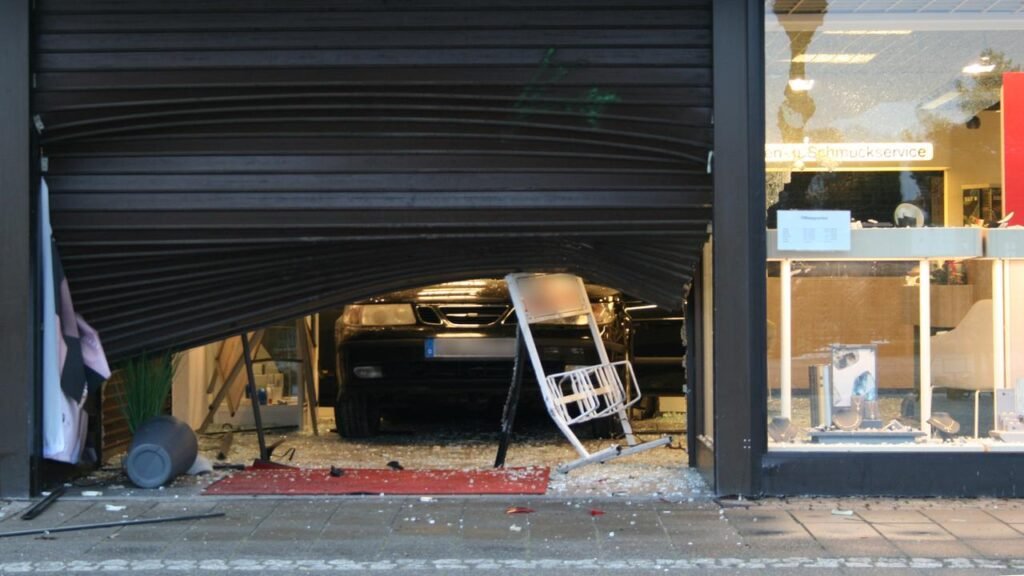 stuhr-juwellierraub-auto-schaufenster-1001280x720.jpeg