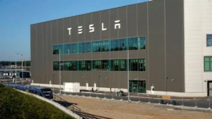 tesla-fabrik-in-gruenheide-der-zuvor-versprochene-ausbau-in-gruenheide-geraet-von-seiten-des-unterne.webp