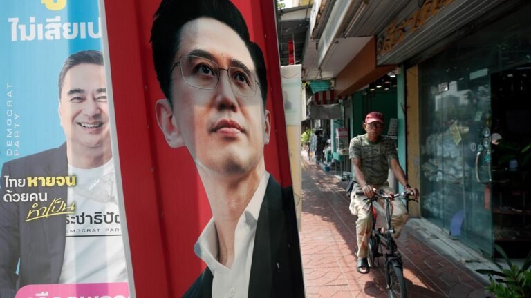 wahlplakate-thailand-100.jpg