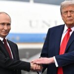 wladimir-putin-und-donald-trump-begruessen-sich-zum-alaska-gipfel.jpg