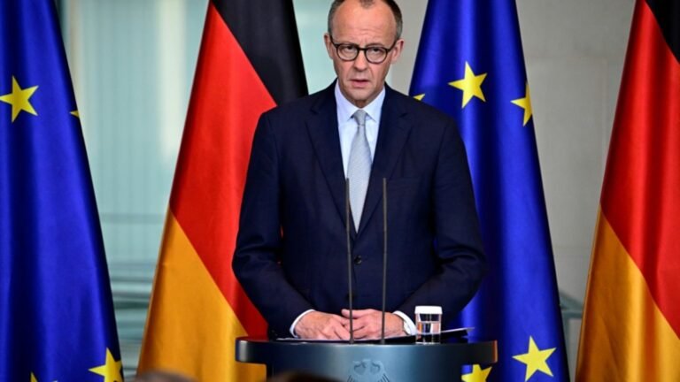 01-kanzler-merz-bei-erklaerung-zu-nahost-in-berlin-0aa1f429c76206df.jpg