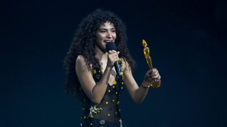 01-olivia-dean-triumphiert-in-manchester-16-9-spoton-article-1134564.jpg