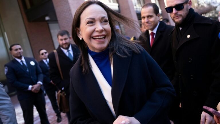 02-machado-anfang-februar-in-washington-3d84a616c80af757.jpg