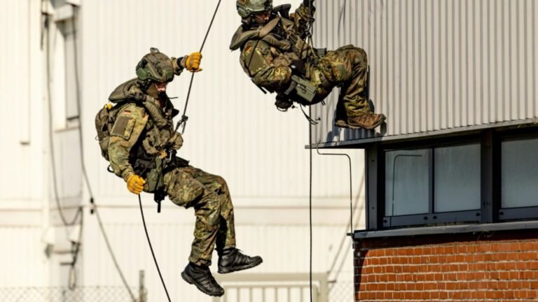 03-marinesoldaten-bei-einer-uebung-a8964788e0a41f56.jpg