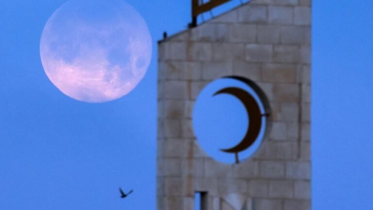 04-doppelter-mond-edcd4898d3be3304.jpg