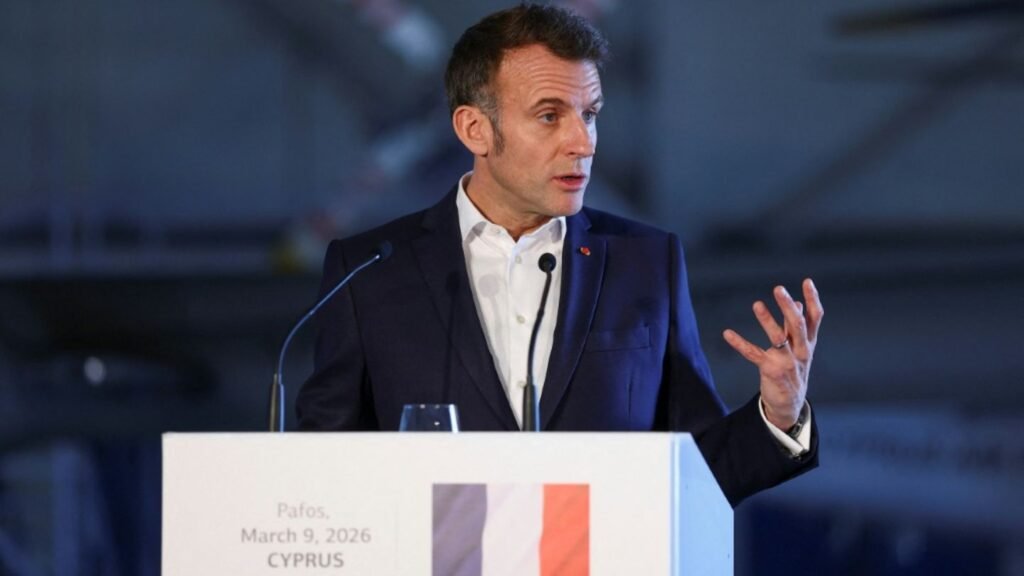 09-emmanuel-macron-599b4c4ce2b6c829.jpg