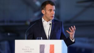 09-emmanuel-macron-599b4c4ce2b6c829.jpg