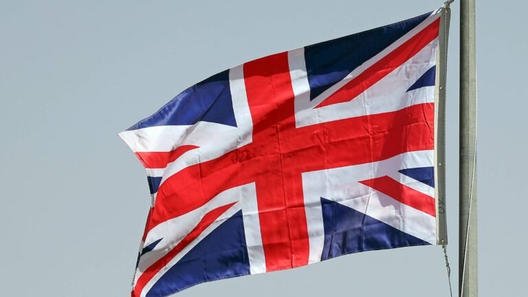 14-02-2026-Riad-SAU-Nationalfahne-von-Grossbritannien-aussen-Aussenaufnahme-Beflaggung-blau-britisch.jpeg