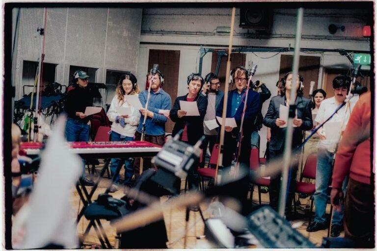 79e12ab_upload-1-76i7t7rc7b8m-help-2-damon-choir-charlie-barclay-harris-charliebarclayharris-14.jpg