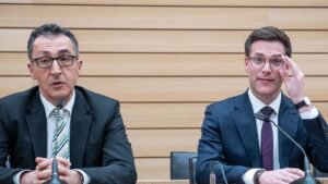 Cem-Oezdemir-Spitzenkandidat-Gruene-Manuel-Hagel-Spitzenkandidat-CDU-von-links-auf-der-Landespressek.jpeg
