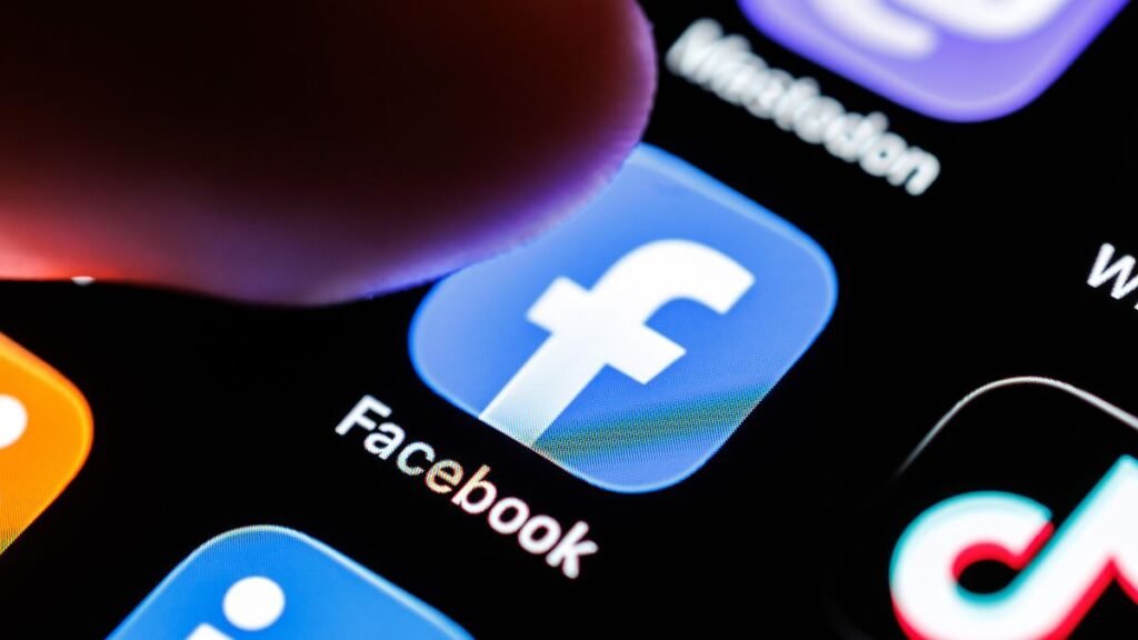 Das-Logo-der-App-Facebook-ist-am-07-03-2026-auf-dem-Display-von-einem-Smartphone-zu-sehen-waehrend-e.jpeg