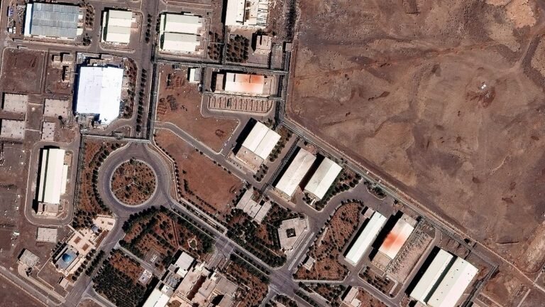Dieses-von-Vantor-zur-Verfuegung-gestellte-Satellitenbild-zeigt-die-iranische-Urananreicherungsanlag.jpeg