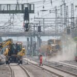 Gleisarbeiten-werden-auf-der-Riedbahnbaustelle-am-Bahnhof-Gernsheim-ausgefuehrt.jpg