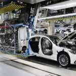 Mitarbeiter-des-Stuttgarter-Autoherstellers-Mercedes-Benz-arbeiten-in-der-Factory-56-im-Merecdes-Ben.jpeg