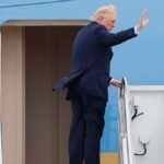 US-Praesident-Donald-Trump-winkt-bevor-er-an-Bord-der-Air-Force-One-auf-der-Joint-Base-Andrews-geht.jpeg