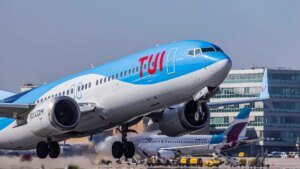 ab-in-den-urlaub-ein-tui-flieger-hebt-in-stuttgart-ab.jpg