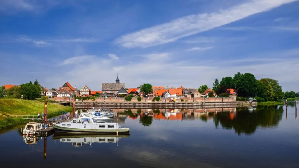 blick-auf-schnackenburg-die-stadt-liegt-ganz-im-osten-von-niedersachsen.jpg