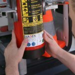 brandschutz-feuerloescher-koennen-durch-einen-brandschutzingenieur-gewartet-werden.jpg