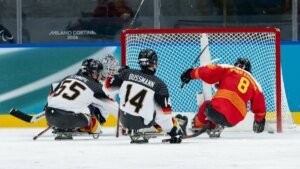 chancenlos-das-deutsche-eishockey-team-im-spiel-gegen-china.jpg