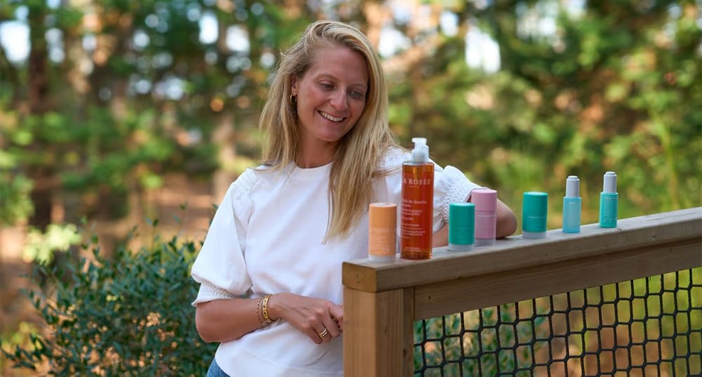 coline-bertrand-presente-des-produits-la-rosee-1772325619_29aea66263a963daea66263a911beav_.jpg