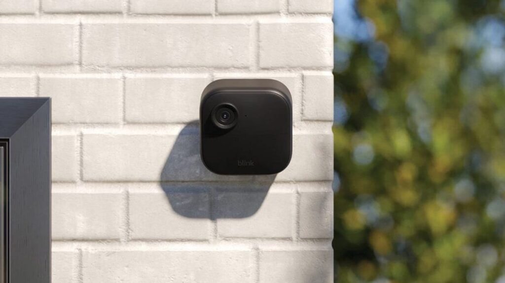 die-blink-outdoor-von-amazon-viele-ueberwachungskameras-lassen-sich-kabellos-montieren.jpg