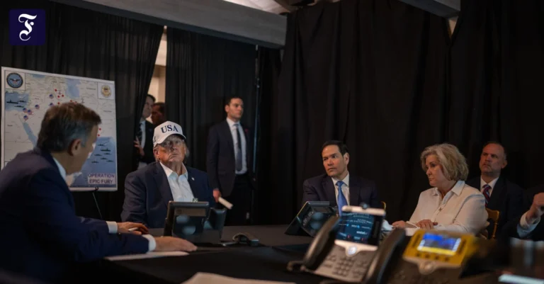 donald-trump-beaufsichtigt-den.webp.webp