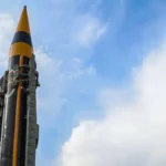 eine-iranische-khorramshahr-rakete-sie-kann-offenbar-bis-zu-4000-kilometer-weit-fliegen.avif.webp