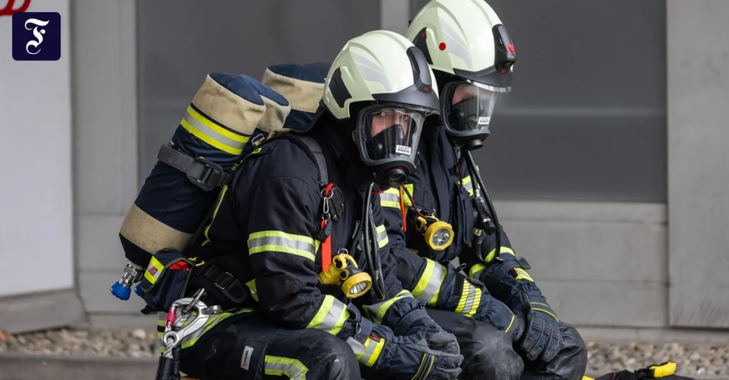 feuerwehrleute-in-atemschutz.webp.webp