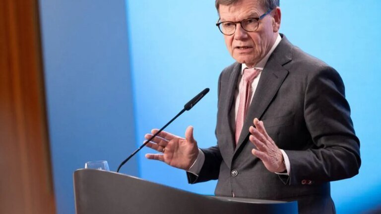 johann-wadephul-cdu-aussenminister-spricht-auf-einer-pressekonferenz.jpg