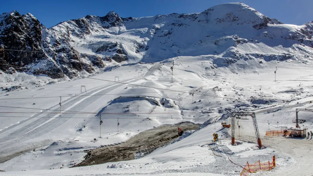 kaunertaler-gletscher-skifahrerparadies-oesterreich-tirol-naturpark-kaunergrat-glacier-at-the-kauner.webp