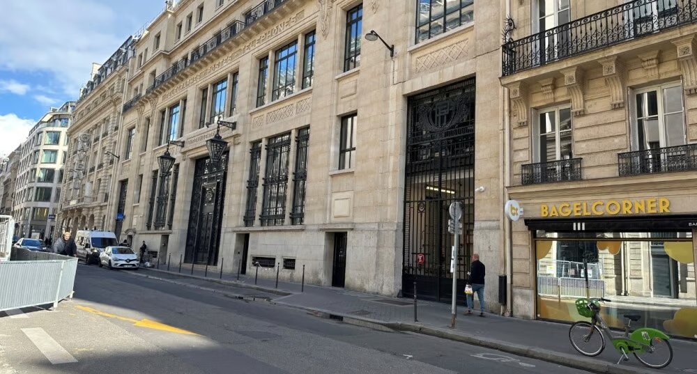 la-rue-la-boetie-dans-le-8e-arrondissement-a-paris-1774729275_702a8a8738c96642a8a8738c9482a8v_.jpg