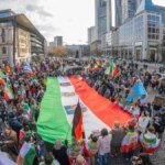 mehr-als-1000-menschen-beteiligten-sich-an-einer-kundgebung-und-demonstration-in-frankfurt.jpg