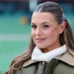 moderatorin-laura-wontorra-dazn-schaut-bundesliga-sv-werder-bremen-v-fc-bayern-muenchen-weserstadion.webp