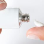 nagelbettentzu-ndung-behandlung-hausmittel-salbe.jpg