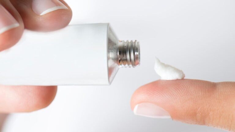 nagelbettentzu-ndung-behandlung-hausmittel-salbe.jpg