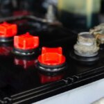 pflege-der-autobatterie-gehaeuse-und-pole-sollten-immer-sauber-sein.jpg